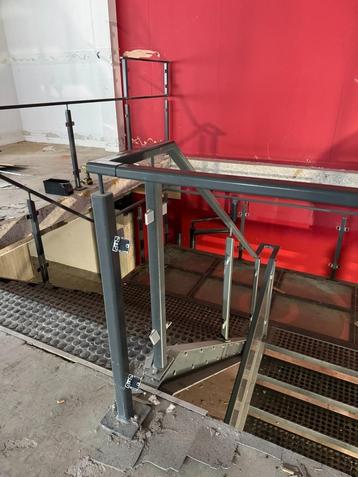 Stalen trap met midden plateau | 350 cm hoog beschikbaar voor biedingen