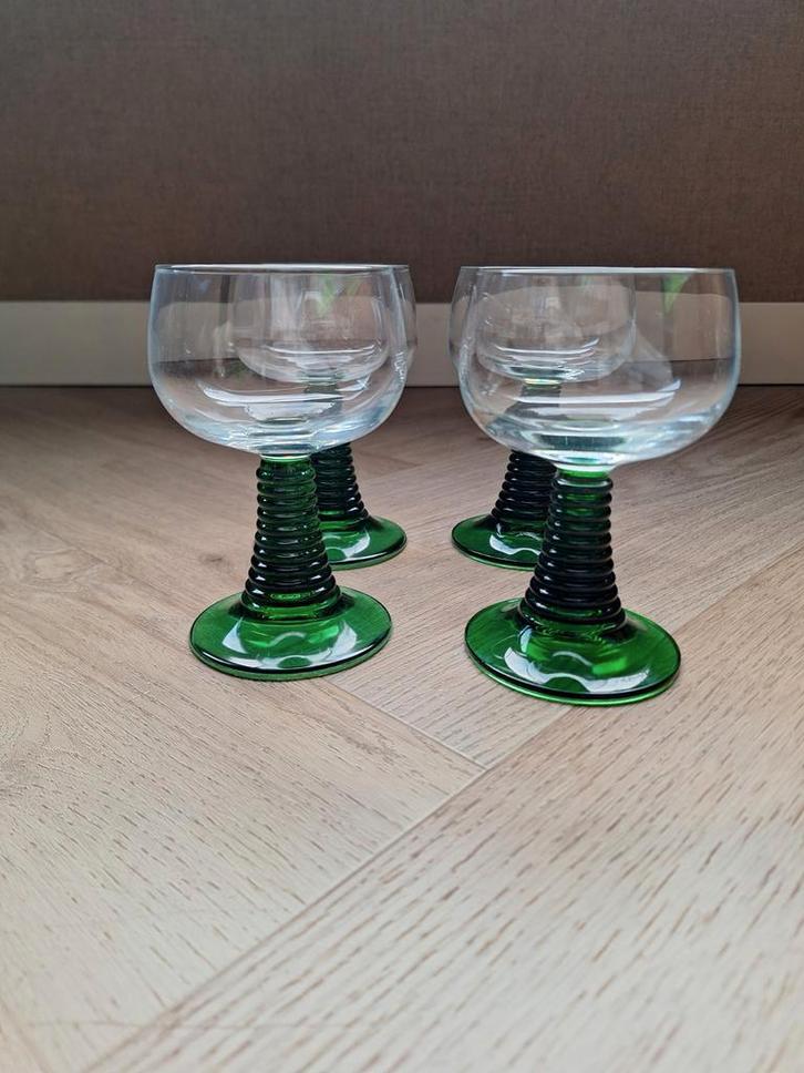 Vintage wijnglazen met groene voet - 4 stuks, Antiek en Kunst, Antiek | Glas en Kristal, Ophalen of Verzenden