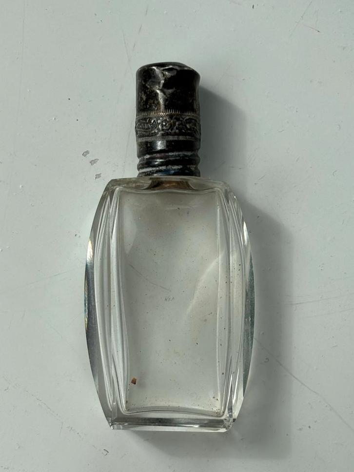 Antiek Parfumflesje met Zilveren Dop, Antiek en Kunst, Antiek | Glas en Kristal, Ophalen of Verzenden