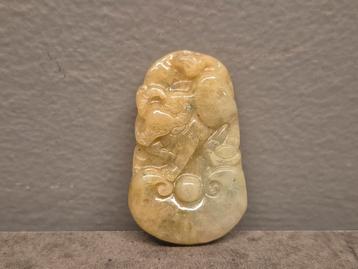 Jade amulet beschikbaar voor biedingen
