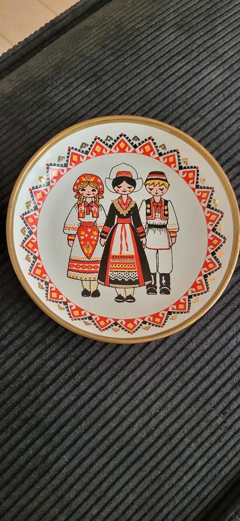 Vintage Tinnen Decoratief Bord - Roemeense Klederdracht, Antiek en Kunst, Antiek | Tin, Ophalen
