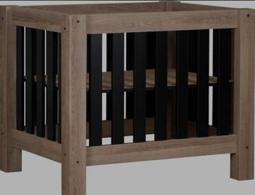 Zeer nette en robuust uitziende babybox beschikbaar voor biedingen
