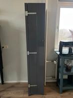 Zelfgemaakte Grijze Kast, Ophalen