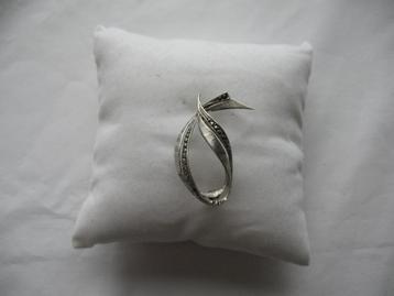 Zilveren Broche Ovale Strik met Glimmers Vintage beschikbaar voor biedingen