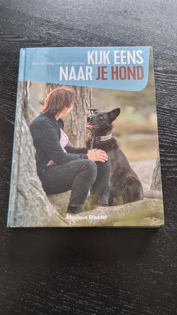 Monique Bladder - Kijk eens naar je hond beschikbaar voor biedingen