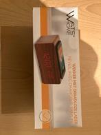 Wats Home Wekker met Draadloze Lader - Nieuwstaat, Ophalen, Zo goed als nieuw, Digitaal, Wekker of Tafelklok