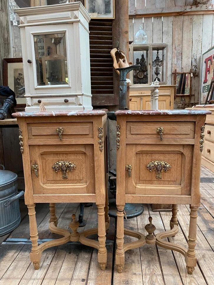 Twee Landelijke Frans eiken kastjes nachtkastjes, Huis en Inrichting, Slaapkamer | Nachtkastjes, Gebruikt, Minder dan 45 cm, Ophalen