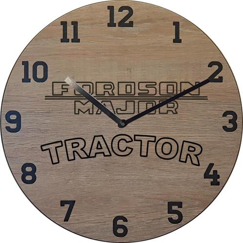 Themaklok met een Fordson Super major tractor logo(2), Huis en Inrichting, Woonaccessoires | Klokken, Nieuw, Ophalen of Verzenden
