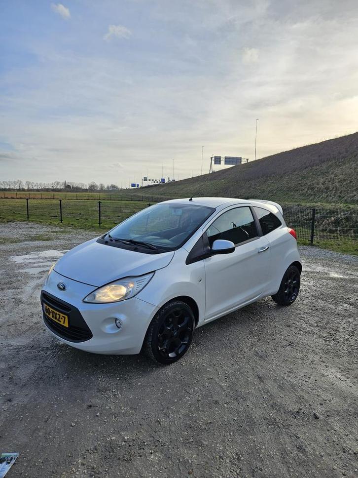 Ford Ka 1.2 Titanium|Leder|Airco|USB|LM Velgen|Origineel NL, Auto's, Ford, Bedrijf, Ka, ABS, Airbags, Airconditioning, Alarm, Boordcomputer