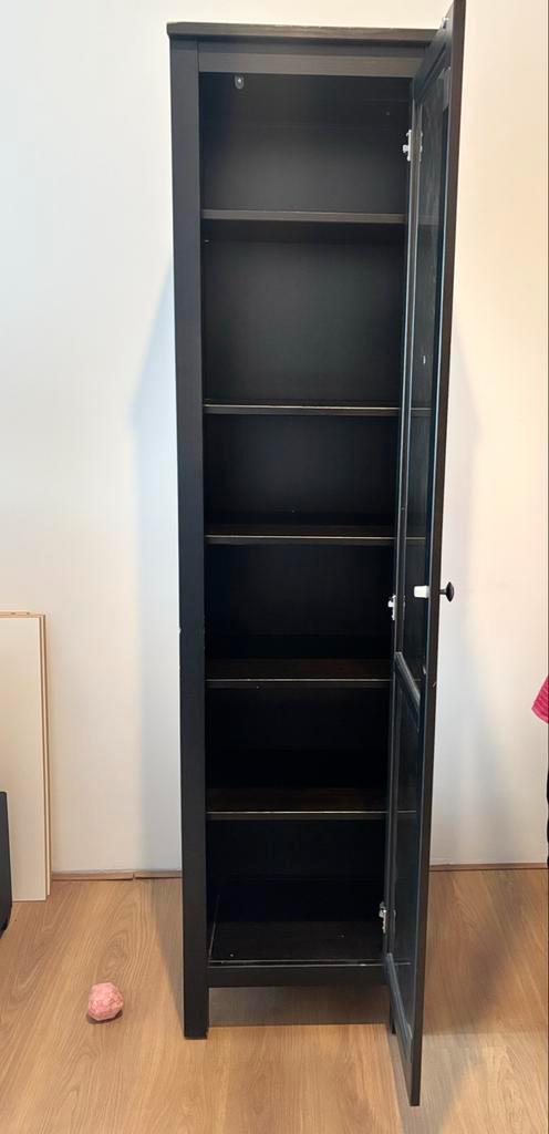 IKEA Hemnes Vitrinekast - Donkerbruin / Zwart, Huis en Inrichting, Kasten | Vitrinekasten, Gebruikt, 150 tot 200 cm, Minder dan 50 cm