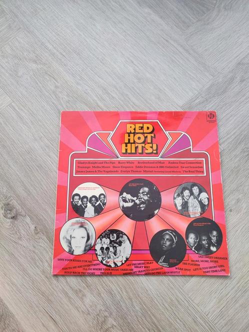 Various – Red Hot Hits Rood transparant Vinyl!, Cd's en Dvd's, Vinyl | Verzamelalbums, Zo goed als nieuw, Pop, 12 inch, Ophalen of Verzenden