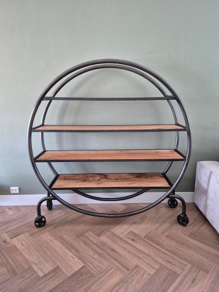 Industriële ronde boekenkast op wielen, Huis en Inrichting, Kasten | Stellingkasten, Zo goed als nieuw, Ophalen