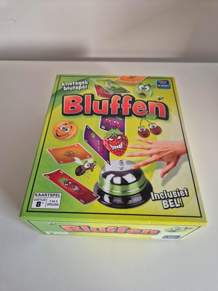 Bluffen - Kaartspel, Hobby en Vrije tijd, Gezelschapsspellen | Bordspellen, Zo goed als nieuw, Een of twee spelers, Drie of vier spelers