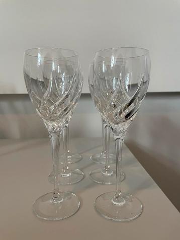 6 Kleine kristallen wijnglazen beschikbaar voor biedingen