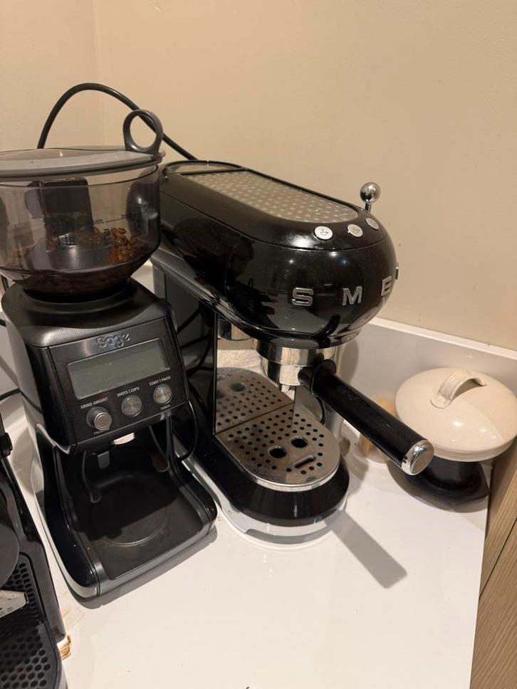 SMEG Espresso Machine + Sage Bonenmaler - Zo Goed Als Nieuw!, Witgoed en Apparatuur, Koffiezetapparaten, Zo goed als nieuw, Gemalen koffie
