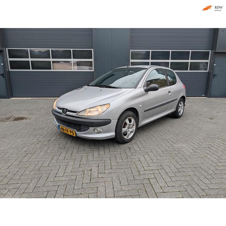 Peugeot 206 1.6 XS , door inruil verkregen, Auto's, Peugeot, Bedrijf, Te koop, Centrale vergrendeling, Elektrische ramen, Metallic lak