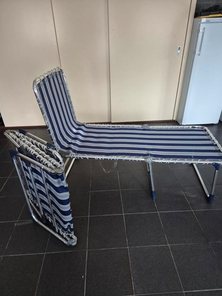 2 Degelijke Ligbedjes - Inklapbaar, Tuin en Terras, Ligbedden, Gebruikt, Metaal, Inklapbaar, Verstelbaar, Ophalen
