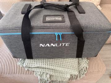 Nanlite Forza 300 LED Light With Parabolic Softbox  beschikbaar voor biedingen