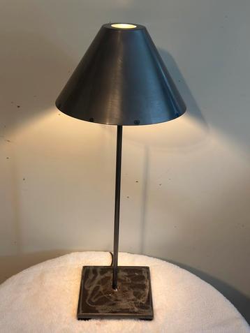 Prachtige design lamp beschikbaar voor biedingen