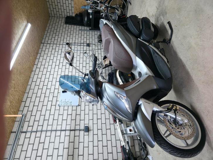 Piaggio Beverly 350 cc 2019 model 11xxx km!!, Fietsen en Brommers, Scooters | Piaggio, Zo goed als nieuw, Overige modellen, Benzine