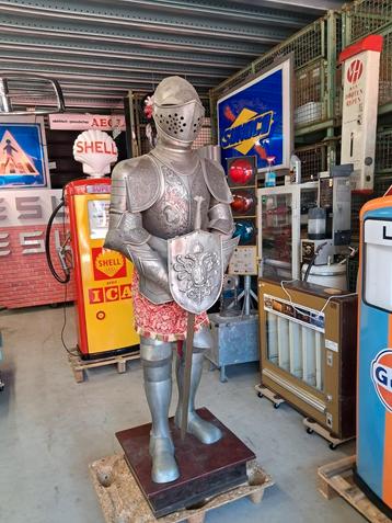 Groot 180cm mooi oud zwaar replica Harnas is van ijzer beschikbaar voor biedingen