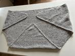 Grote warme shawl driehoek model grijs creme, Kleding | Dames, Mutsen, Sjaals en Handschoenen, Ophalen of Verzenden, Zo goed als nieuw