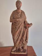 Grieks Terracotta Beeld op Houten Voet, Ophalen of Verzenden