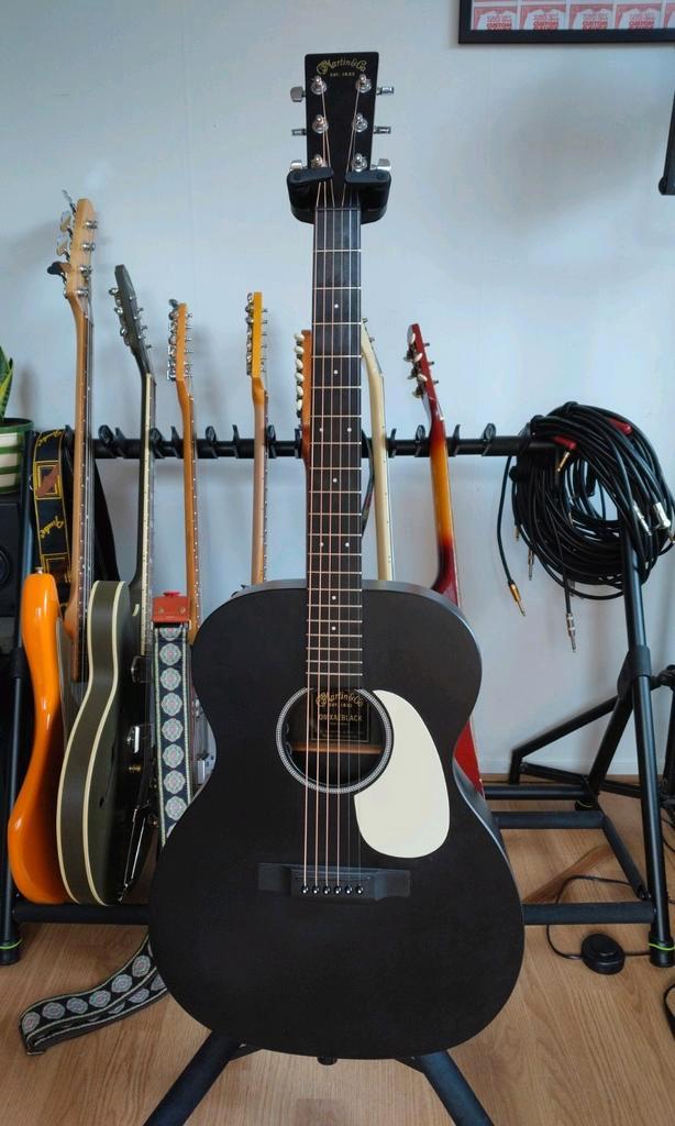 Martin OMXAE black, Muziek en Instrumenten, Snaarinstrumenten | Gitaren | Akoestisch, Gebruikt, Western- of Steelstringgitaar