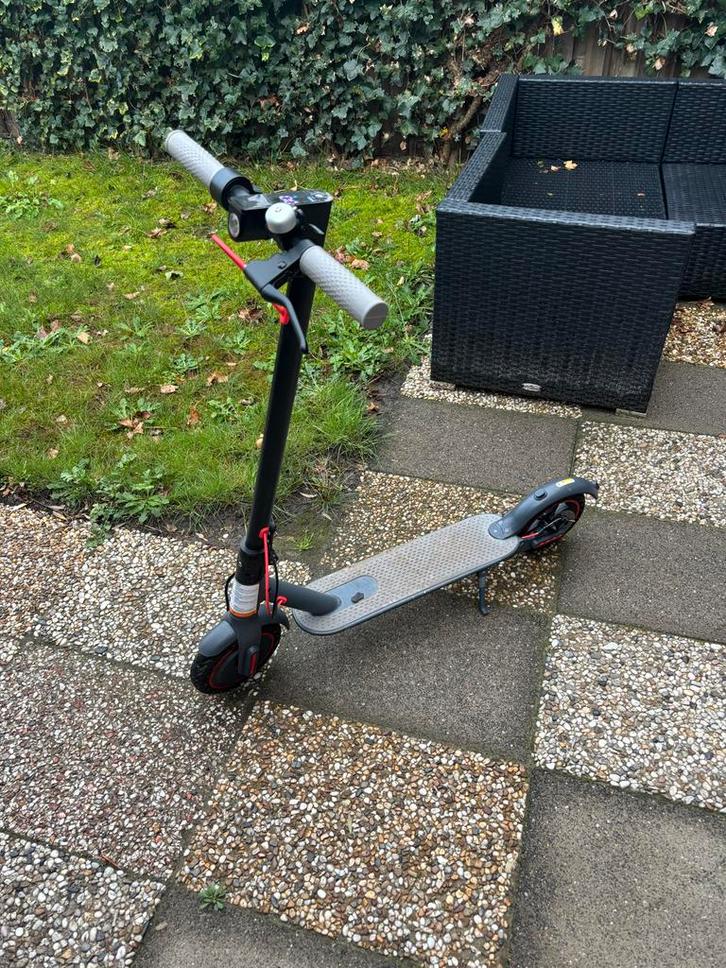 Elektrische step AOVO m365 PRO (31 km per uur), Fietsen en Brommers, Steps, Zo goed als nieuw, Elektrische step (E-scooter), Ophalen