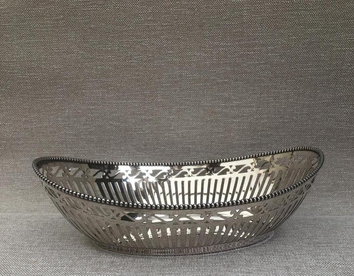 Verzilverde broodmand Keltum parelrand, Antiek en Kunst, Antiek | Schalen, Ophalen of Verzenden