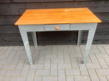 Tuintafel met lade - sidetable - werkbank 90 x 50 x 70 cm beschikbaar voor biedingen