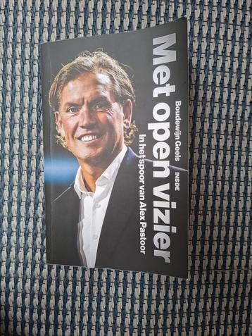 Alex Pastoor met  open vizier beschikbaar voor biedingen
