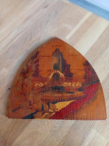 Houten Paneel Monument Grebbeberg  beschikbaar voor biedingen