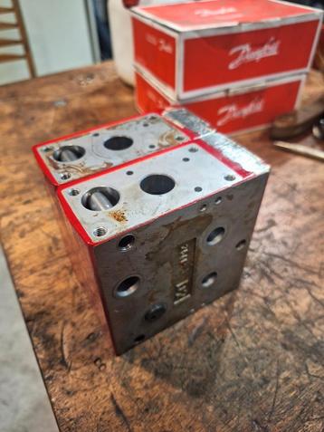  Danfoss PVG32 secties. Ventielen beschikbaar voor biedingen