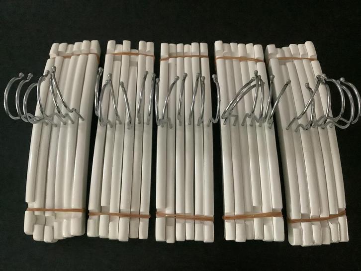 30 witte houten kinder kledinghangers baby kind hout wit, Kleding | Dames, Kledinghangers, Zo goed als nieuw, Hout, Kinderen, Ophalen of Verzenden