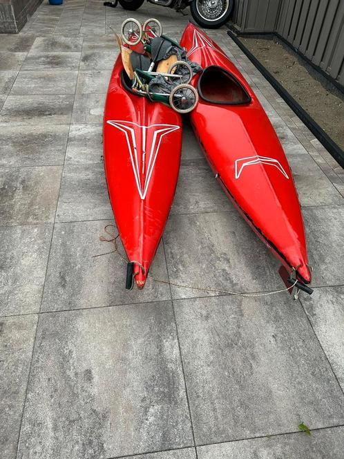 Twee rode kajaks met accessoires, Watersport en Boten, Kano's, Gebruikt, Kajak, Eén persoon, Ophalen of Verzenden