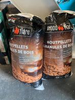 2 zakken Woodflare pellets A1EN+, Tuin en Terras, Haardhout, Minder dan 3 m³, Ophalen, Overige houtsoorten, Blokken