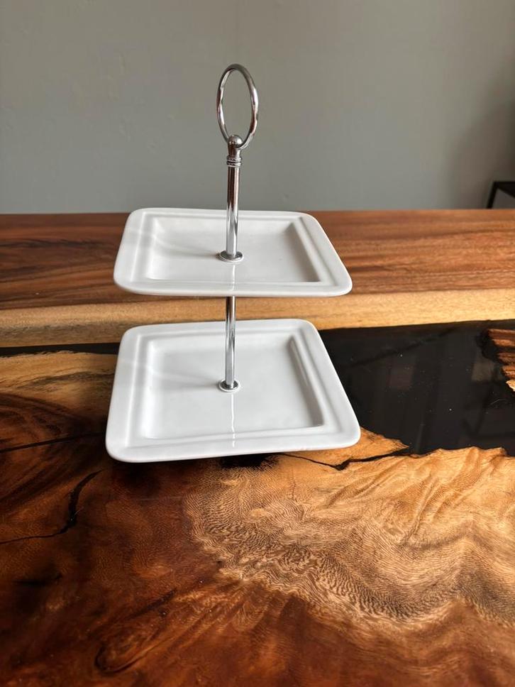 Cake plateau / taartstandaard– 22 cm hoog– elegant en stevig, Hobby en Vrije tijd, Taarten en Cupcakes maken, Taarten, Ophalen