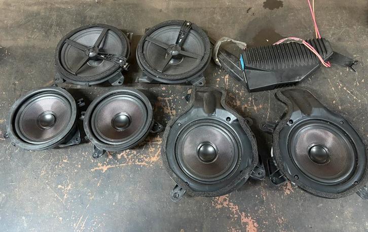 High performance speakers en versterker Volvo V70 V70N S60, Auto diversen, Autospeakers, Zo goed als nieuw, Ophalen of Verzenden