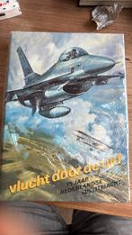 Vlucht door de tijd - 75 jaar Nederlandse Luchtmacht, Ophalen of Verzenden, Zo goed als nieuw, Boek of Tijdschrift