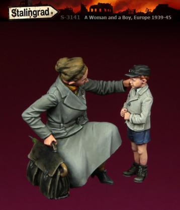 H-81,RESIN FIGUUR 1-35,A Woman and a Boy, beschikbaar voor biedingen