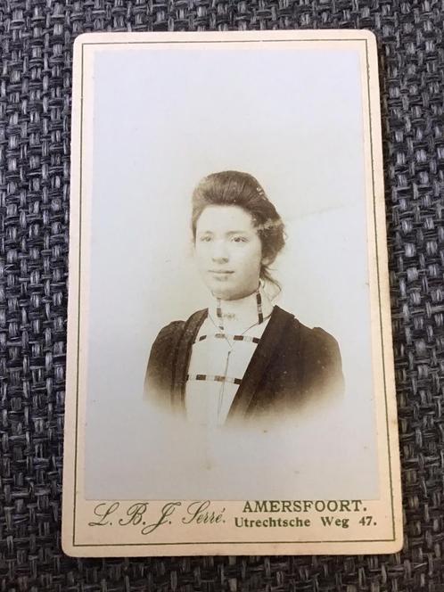 CDV, Jongedame, L.B.J. Serré, Amersfoort, Carte de Visite, Verzamelen, Foto's en Prenten, Gebruikt, Foto, Voor 1940, Ophalen of Verzenden