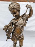 Grote bronzen beeld . Meisje spelende met kat, Antiek en Kunst, Antiek | Koper en Brons, Ophalen of Verzenden