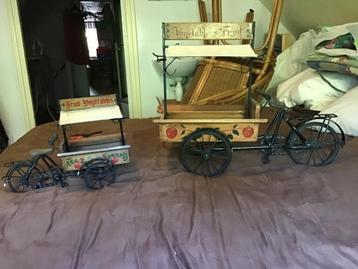 2 decoratieve groente en fruit bakfietsen beschikbaar voor biedingen