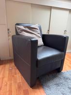 Twee Donkerbruine kunstlederen fauteuils, Huis en Inrichting, Fauteuils, Overige materialen, Minder dan 75 cm, Ophalen of Verzenden