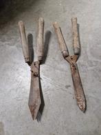 2 stuks oude heggenscharen en 2 houten bijlen, Tuin en Terras, Hand-tuingereedschap, Ophalen, Gebruikt, Bijl