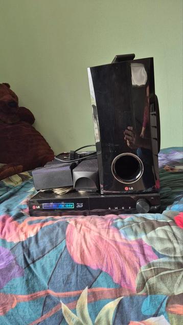 LG 5.1 home cinema set beschikbaar voor biedingen