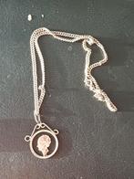 Stil verzet wilhelmina hanger met ketting, Verzamelen, Militaria | Tweede Wereldoorlog, Ophalen of Verzenden, Overige soorten