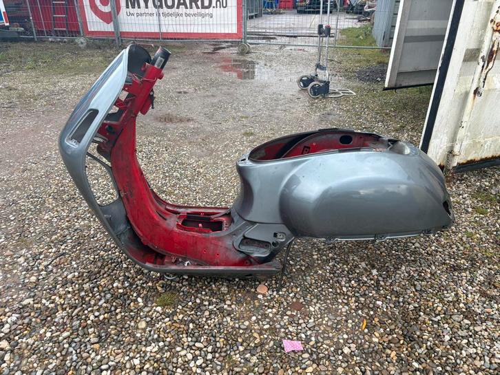 Vespa GTS 300 frame, Fietsen en Brommers, Scooters | Vespa, Zo goed als nieuw, Overige modellen, Benzine, Ophalen
