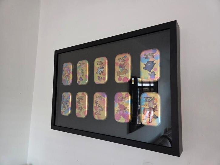 Unieke Pokemon 151 Minitin Display met gesealde tins, Hobby en Vrije tijd, Verzamelkaartspellen | Pokémon, Nieuw, Overige typen